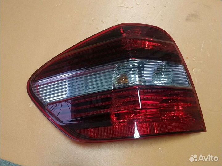 A1648203164 Фонарь задний левый mercedes W164