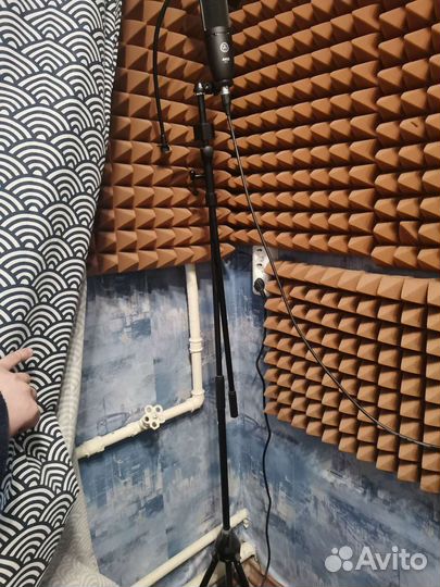 Студийный микрофон akg