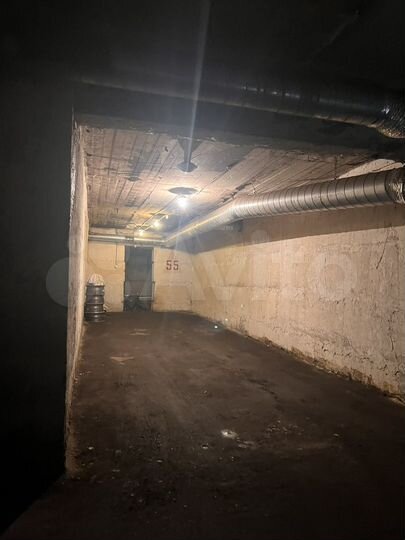 Машиноместо, > 30 м²