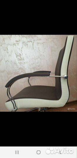 Парикмахерское кресло