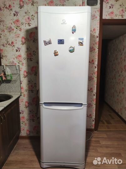 Холодильник Indesit бу