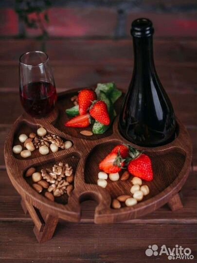 Винный столик деревянный