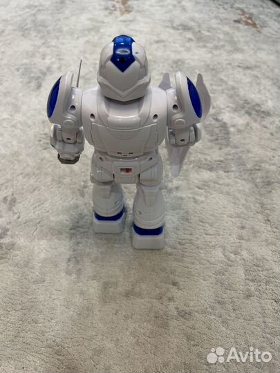 Робот, радиоуправляемый со звуком и светом