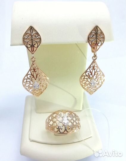Комплект: золотые золотые серьги и кольцо 6,68 гра