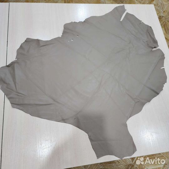 Целая шкура тонкой натуральной кожи тауп 43 кв.дм