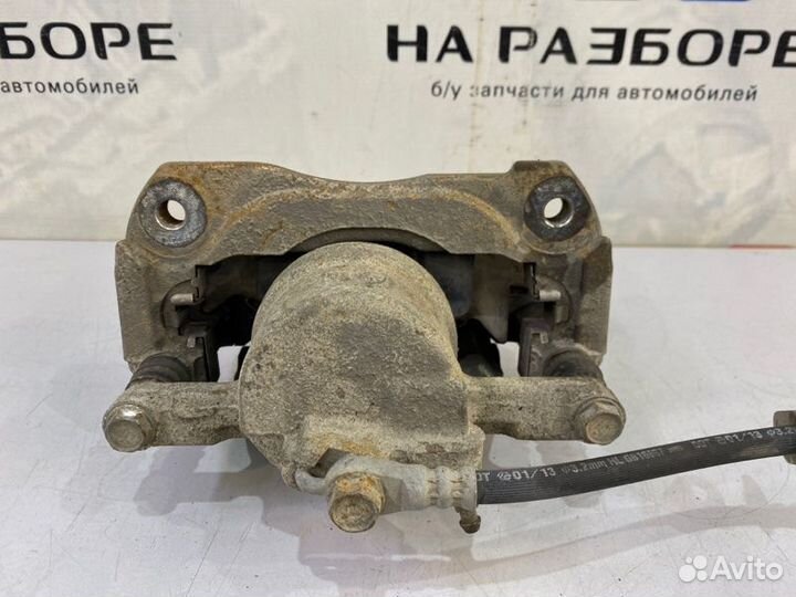 Суппорт передний левый Toyota Camry XV50 2GR-FE