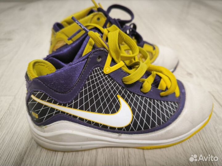 Детские баскетбольные кроссовки Nike LeBron 7