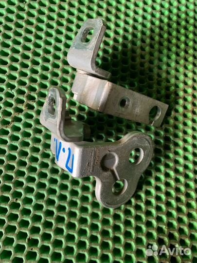 Петля двери передняя левая Ford Focus 3 3 iqdb