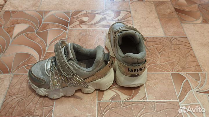 Кроссовки детские 22 размер