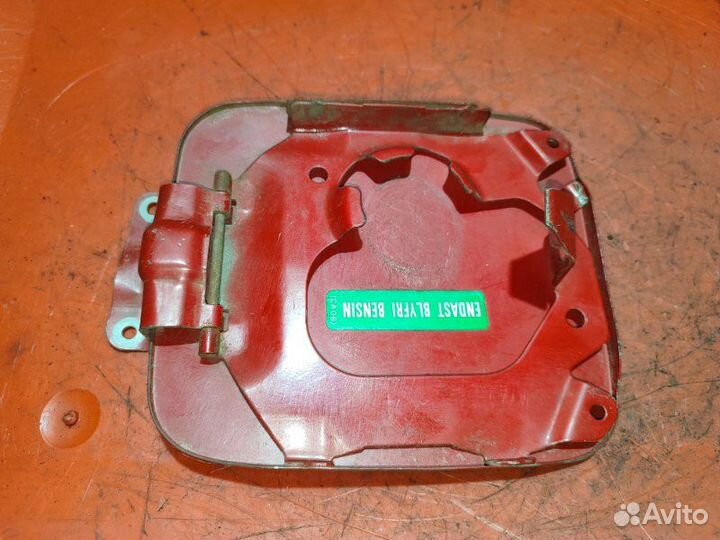 Лючок бензобака Mazda 626 Ge седан 1.8 FP 1992