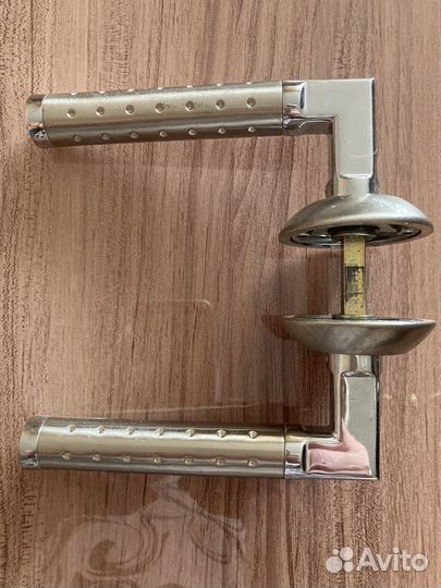 Дверная ручка