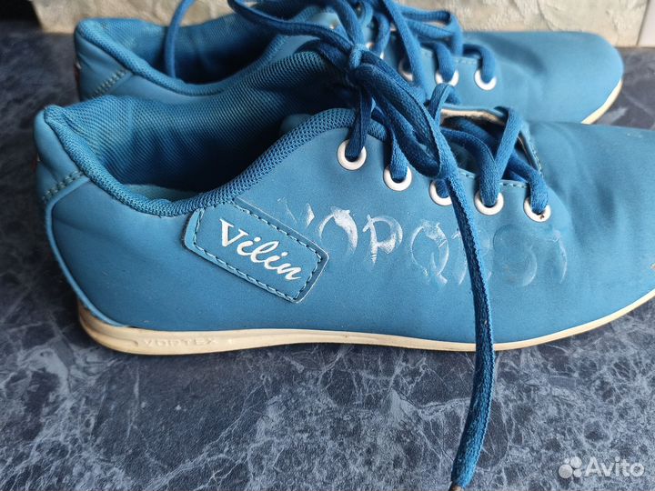 Кроссовки женские 37 размер