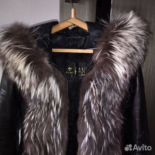 Кожаная куртка с мехом чернобурки