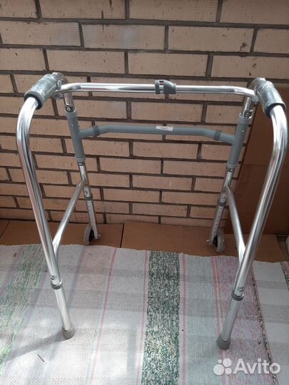 Ходунки для взрослых шагающие