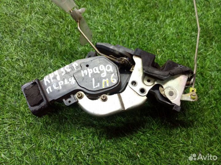 Замок двери передний левый Toyota Land Cruiser