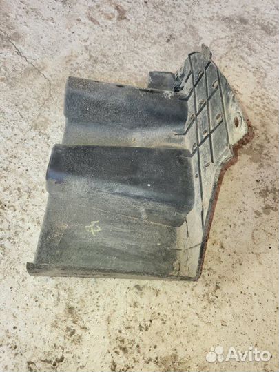 Защита бампера задняя левая Kia Sportage 4 QL G4NA