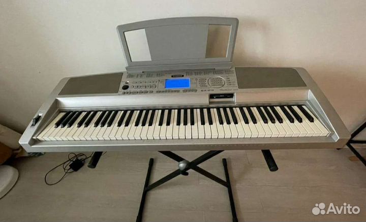 Синтезатор Yamaha Portable Grand DGX-300