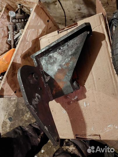 Кронштейн генератора газель