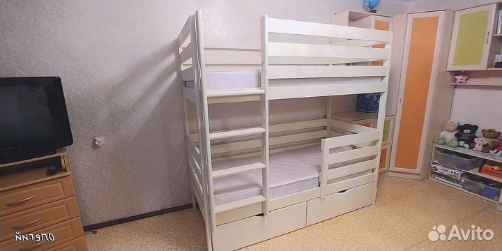 Детская двухъярусная кровать