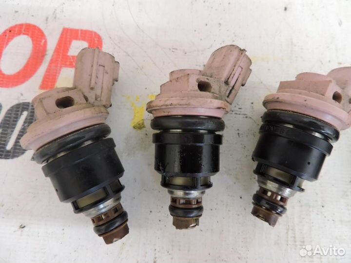 Форсунка инжекторная электрическая для Nissan Cefi