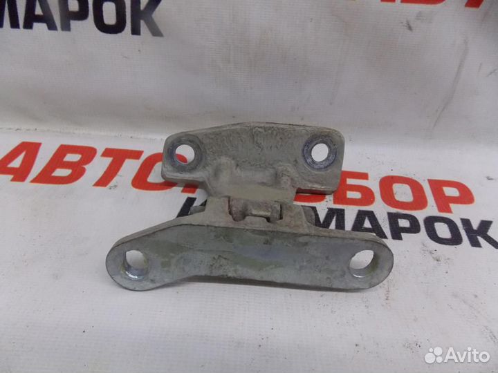 Петля двери передней правой верхняя для Iran Khodr