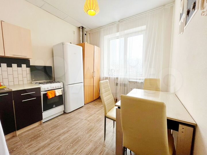 2-к. квартира, 65 м², 2/4 эт.