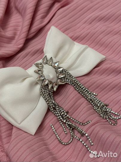 Белый бант с кристаллами