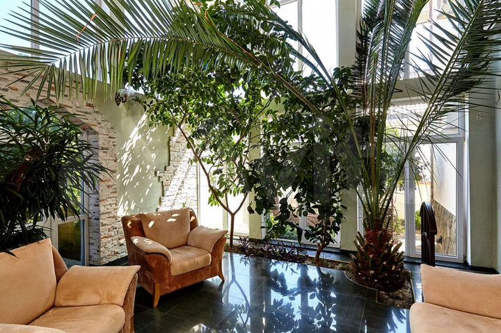 Дом 539 м² на участке 7 сот.