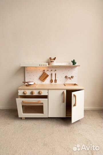 Фасады и вытяжка к детской кухне