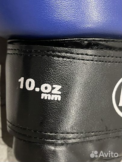 Боксерские перчатки green hill 10 oz