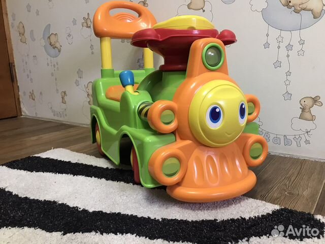 Музыкальная игрушка-каталка chicco