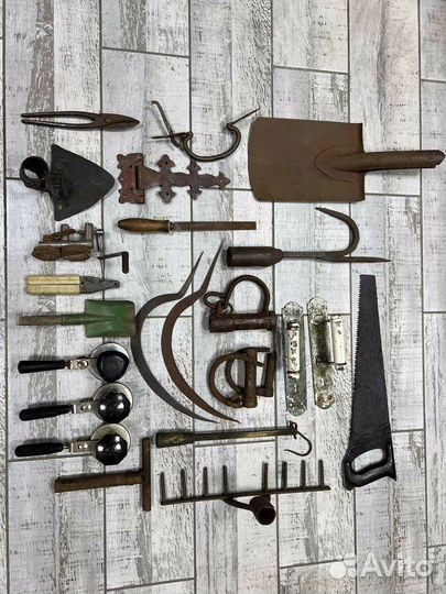 Старинный инструмент