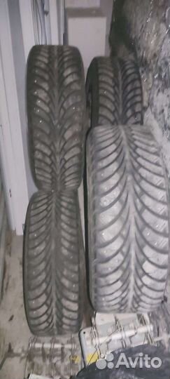 Sava Eskimo Stud 215/55 R17 94T