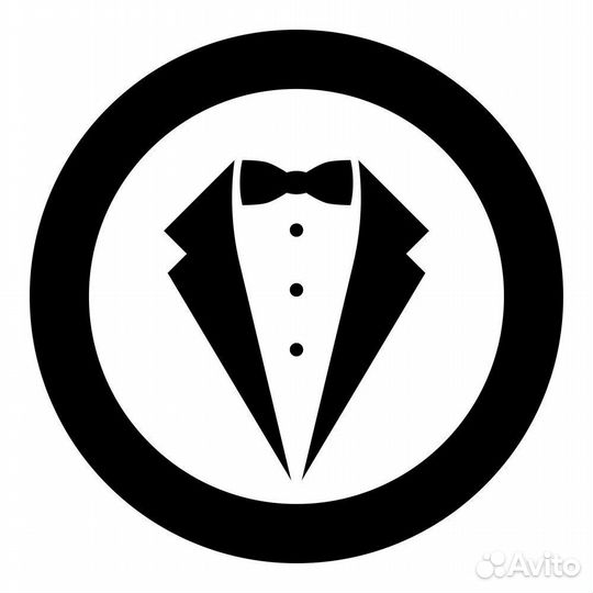 Модель для рекламы одежды в шоу рум