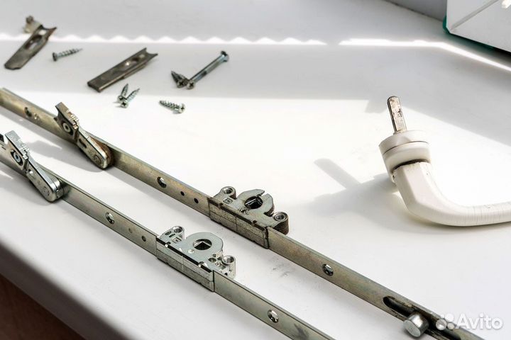 Регулировка окон и замена фурнитуры