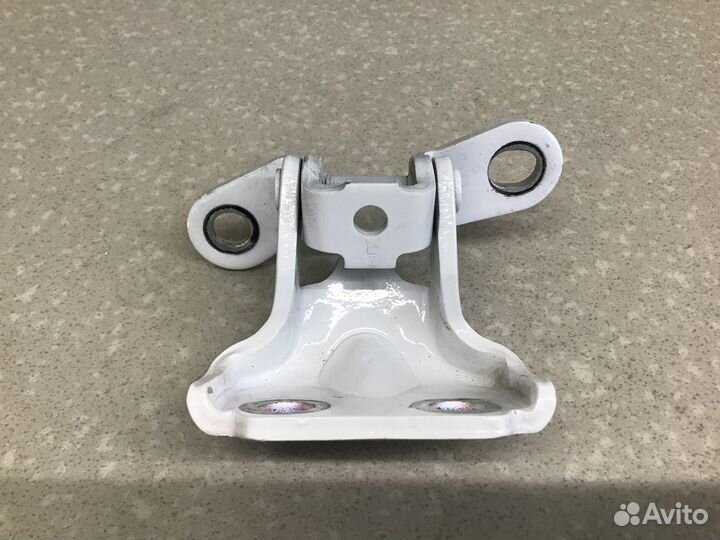 Петля двери задней левой верхняя Hyundai Santa Fe