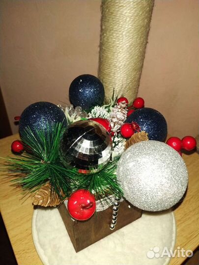 Новогодняя композиция в ëлкой и шишками