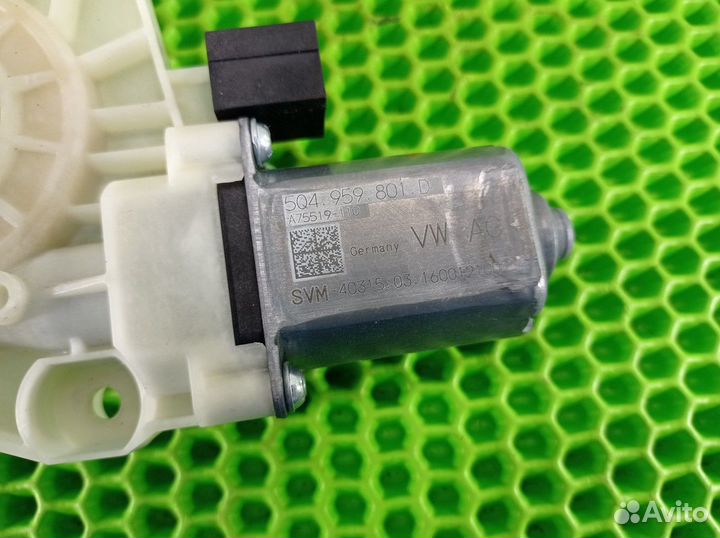 Моторчик стеклоподъемника задний правый R