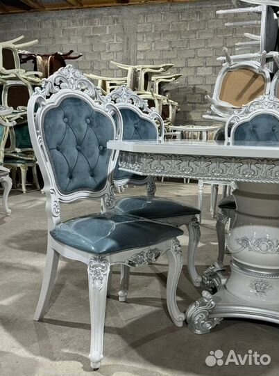 В наличии стол