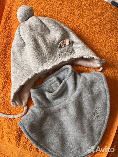 Шапка и манишка для девочки