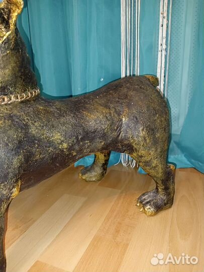 Скульптура собака