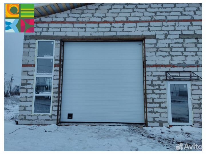 Секционные ворота для гаража alutech