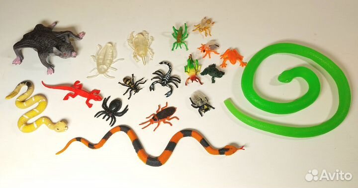 Игрушечные насекомые, змеи, ящерицы
