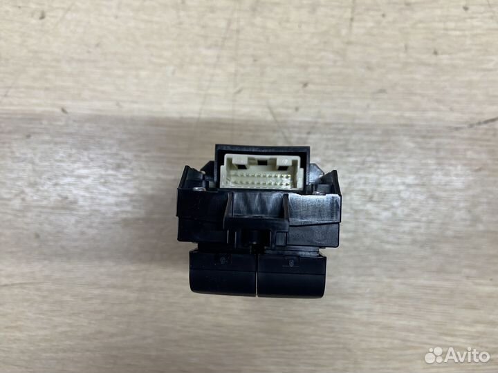 Блок управления стеклоподъемниками Toyota Rav4 50