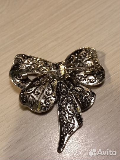 Броши бижутерия