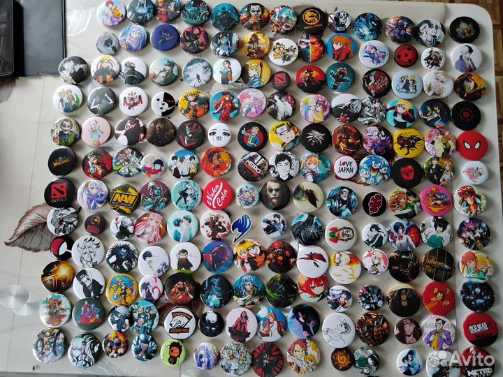 Комиксы, манга, значки, фигурки