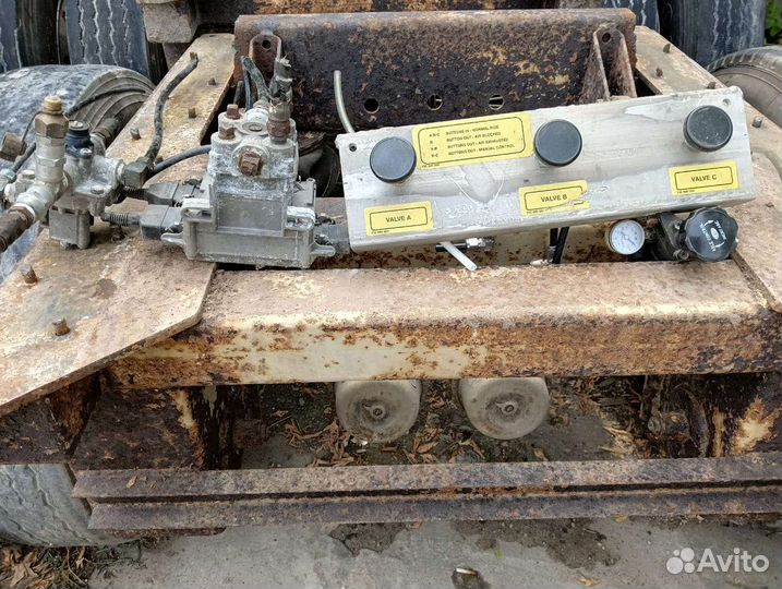 Полуприцеп в сборе с колесами