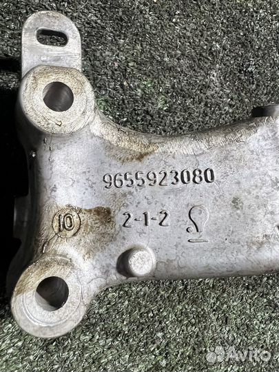 Кронштейн двигателя Peugeot 308 1.6 EP6