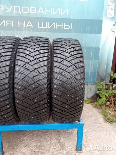 Goodyear Ultragrip Ice Arctic 215/65 R16 98T