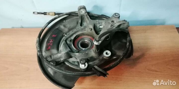 Кулак задний на Mercedes w 211